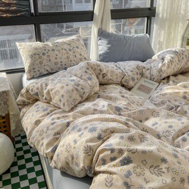 (Small Flowers Series) Nantong Four Piece Bedding Set Wholesale Factory Direct Sales Bedding Sheet, Quilt Cover, Fitted Sheet, Dormitory Three Piece Set  (Small Flowers Series) Nantong Four Piece Bedding Set Wholesale Factory Direct Sales Bedding Sheet, Quilt Cover, Fitted Sheet, Dormitory Three Piece Set