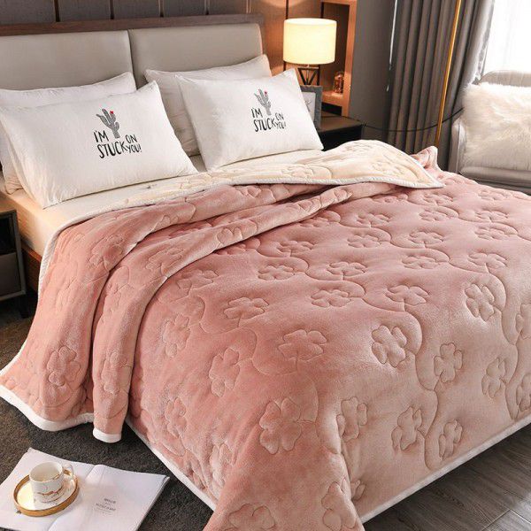 Shixiao Moon Silk Four leaf Grass Blanket Three layers thickened autumn and winter warm blanket High grade gift flannel coral blanket 